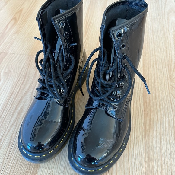Patent leather Dr Marten airwave boots, barely worn - Picture 3 of 8